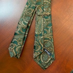 Kiton 7-Fold Green Paisley Tie